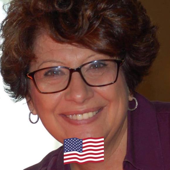 Pennie Contos - Poshmark Profile Picture of Pennie Contos (@pennieoc) on Poshmark