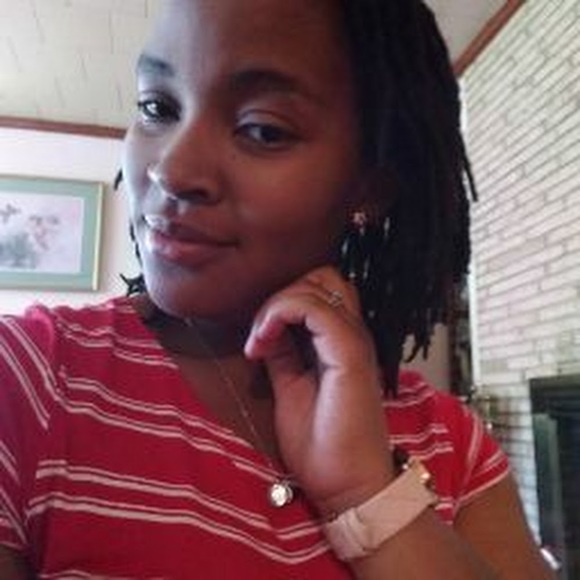 Profile Picture of Yvette Clayton (@ysparham) on Poshmark