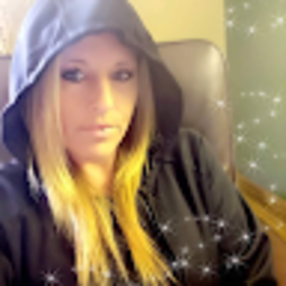 Profile Picture of Kate Mackenzie (@katemackenzi329) on Poshmark