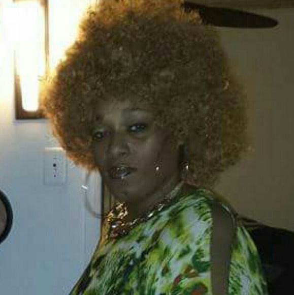 Profile Picture of Tera Smith (@peachcake1) on Poshmark