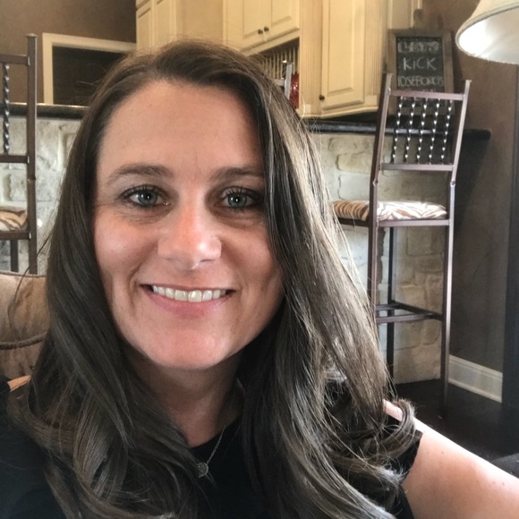 Profile Picture of Mellisa Dunavant (@mdunavant) on Poshmark