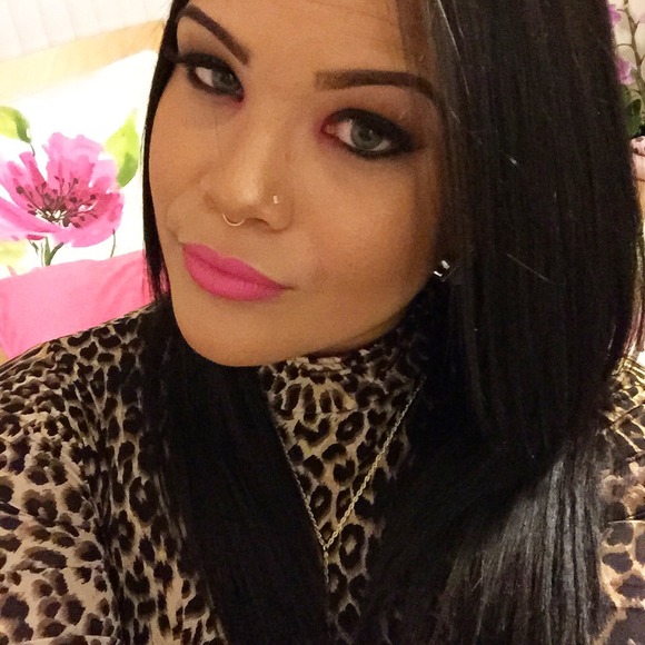 Profile Picture of Alexandra Alicea (@glitzandglamxo) on Poshmark