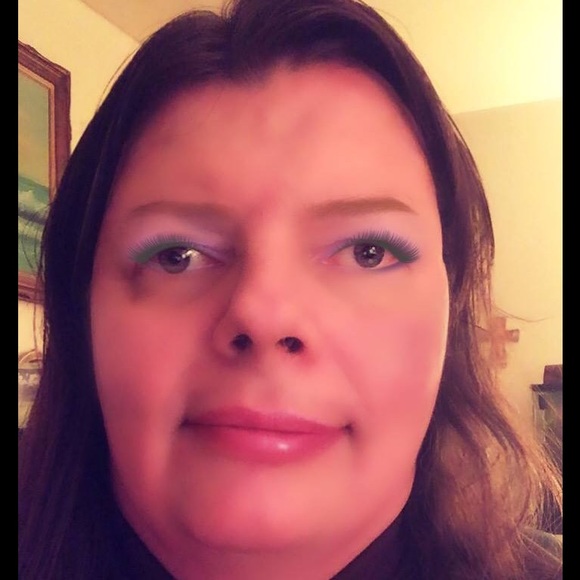 Profile Picture of Kathleen Mazurowski (@peacetoall) on Poshmark