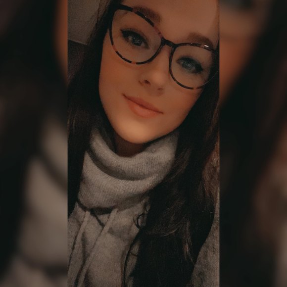 Profile Picture of Jessica Michelle (@jessiemichellee) on Poshmark