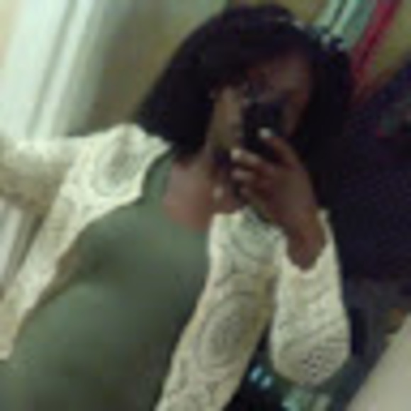 Profile Picture of Academia Pelzer (@academiapelzer) on Poshmark