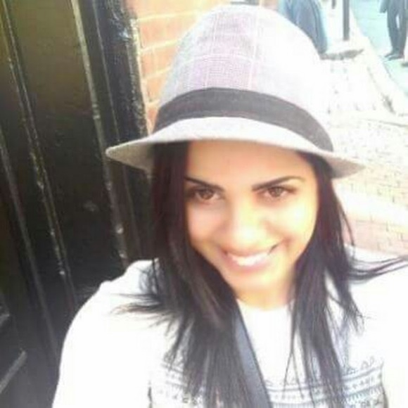 Profile Picture of Flavia Rocha (@flaviarochaf) on Poshmark