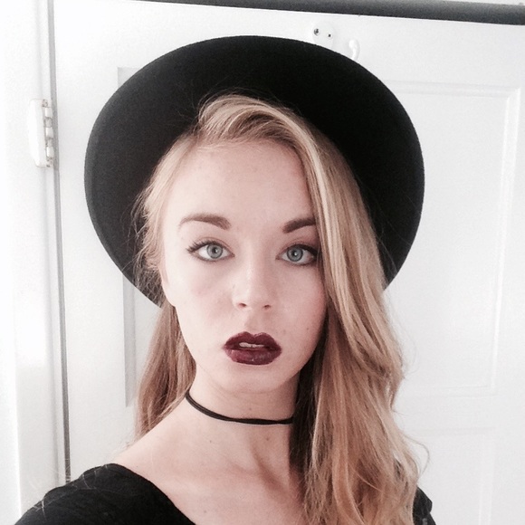 Sirena Briant - Poshmark Profile Picture of Sirena Briant (@sbriant00) on Poshmark