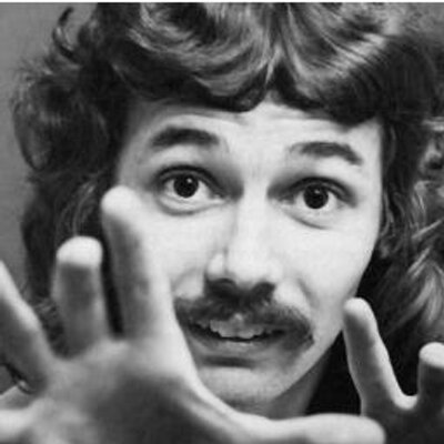 Profile Picture of Doug Henning (@MagicDougieHen) on Twitter