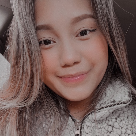 Profile Picture of Houa Yang (@yours20) on Poshmark