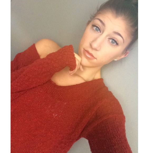 Profile Picture of Taylor Stergos (@tstergos) on Poshmark