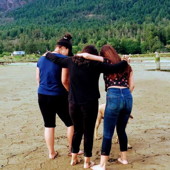 Profile Picture of Robin Alphonse (@robinalphonse) on Poshmark