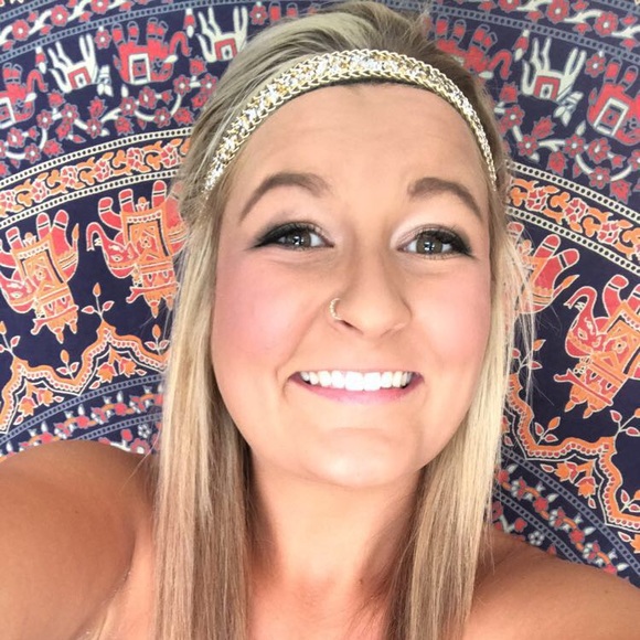 Profile Picture of Lexy Manderscheid (@lexymay) on Poshmark