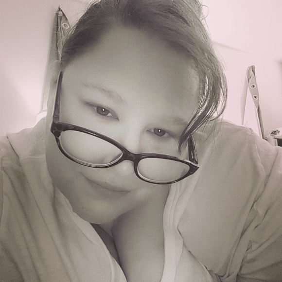 Profile Picture of Kate Skibicki (@darkitty5759) on Poshmark