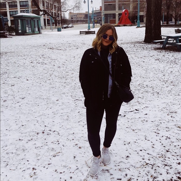 Profile Picture of Grace Bautch (@gracebautch) on Poshmark