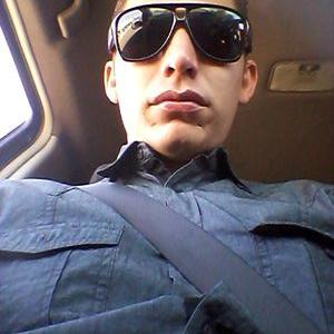 Profile Picture of Daniel Gurrola (@husky_910) on Twitter