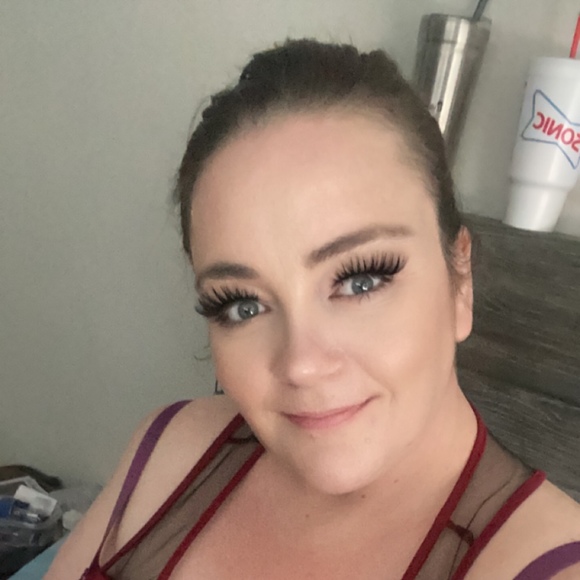 Profile Picture of Mari Chivers (@marichiv78) on Poshmark