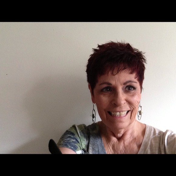 Profile Picture of Sharon Cilono (@sharonc9) on Poshmark