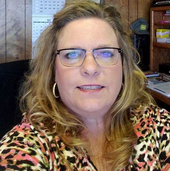 Profile Picture of Kim Hawk (@kimhawk191) on Poshmark