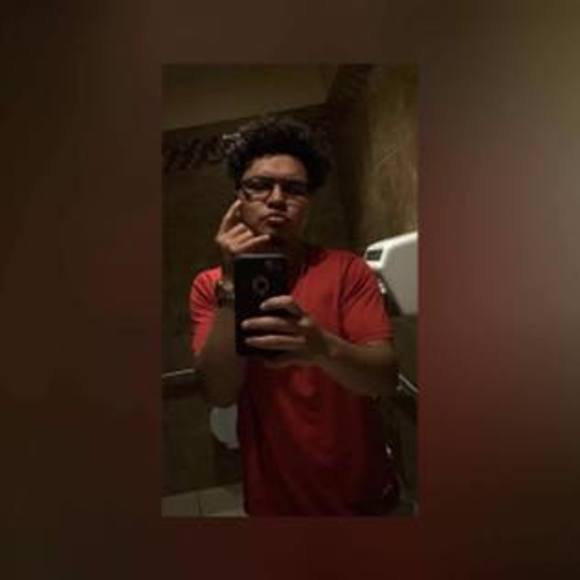 Profile Picture of Luis Longoria (@luis_12) on Poshmark