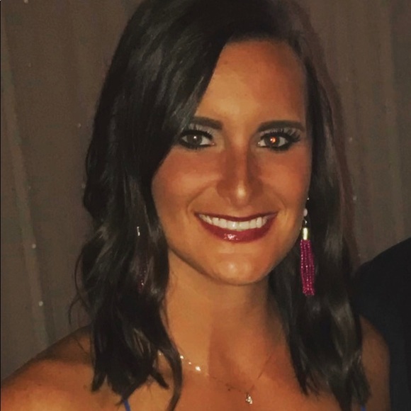 Profile Picture of Allison Maynard (@allisonbmynard) on Poshmark