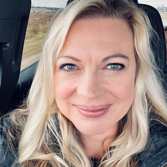 Profile Picture of Megan Potts (@pottsmeg) on Poshmark