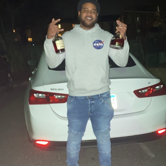 Profile Picture of Brandon Chatmon (@bchat215) on Poshmark