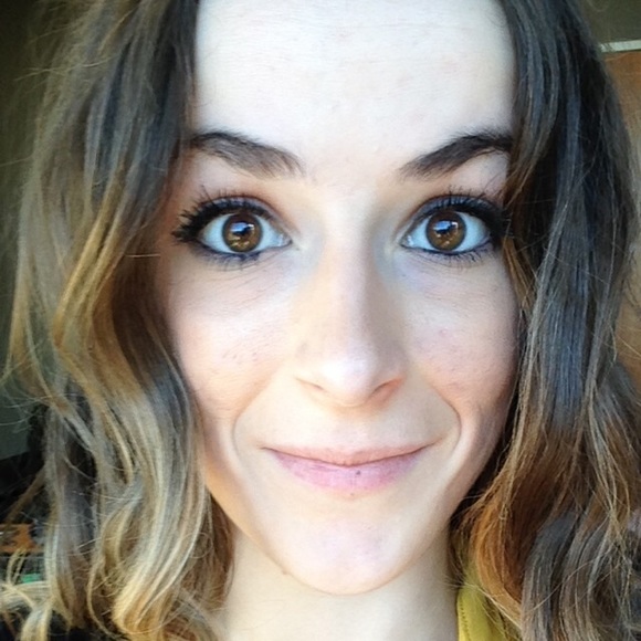 Profile Picture of Corinna Pilat (@cpilat) on Poshmark