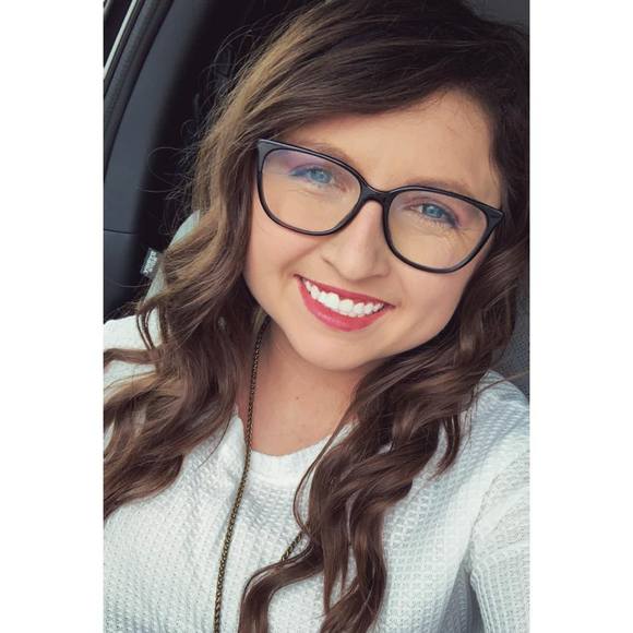 Profile Picture of Lezlea Howell (@lezlea23) on Poshmark