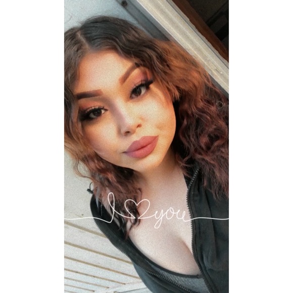 Profile Picture of Anna Ochoa (@annaochoa199) on Poshmark