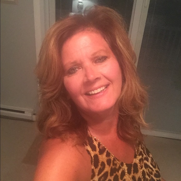 Profile Picture of Gail Petruska (@minenowyour) on Poshmark