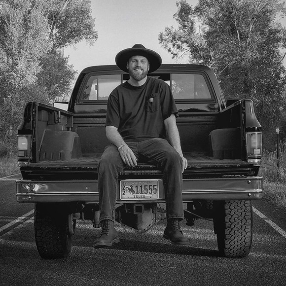 Profile Picture of Harris Evans (@hwwee) on Poshmark