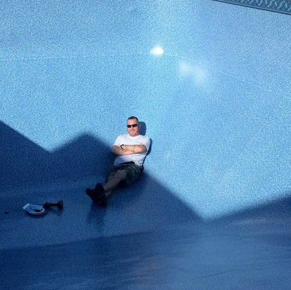 Profile Picture of Raymond Hite (@rfhite81) on Poshmark