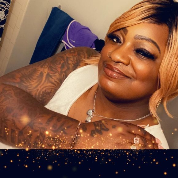 Profile Picture of April Webb (@aprilwebb591) on Poshmark