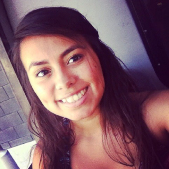 Profile Picture of Maria Villagrana (@mariav24) on Poshmark