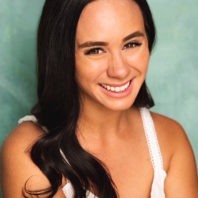 Profile Picture of Larissa Lou Pearson (@thelarissalou) on Twitter