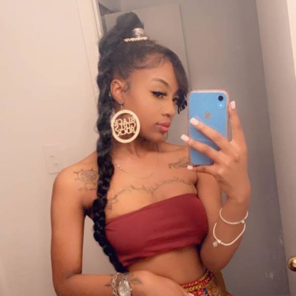 Profile Picture of Gabrielle Hooks (@ghooks97) on Poshmark