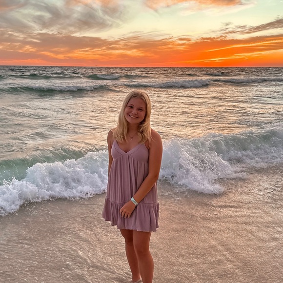 Profile Picture of Skylar Olson (@skylarolson3) on Poshmark