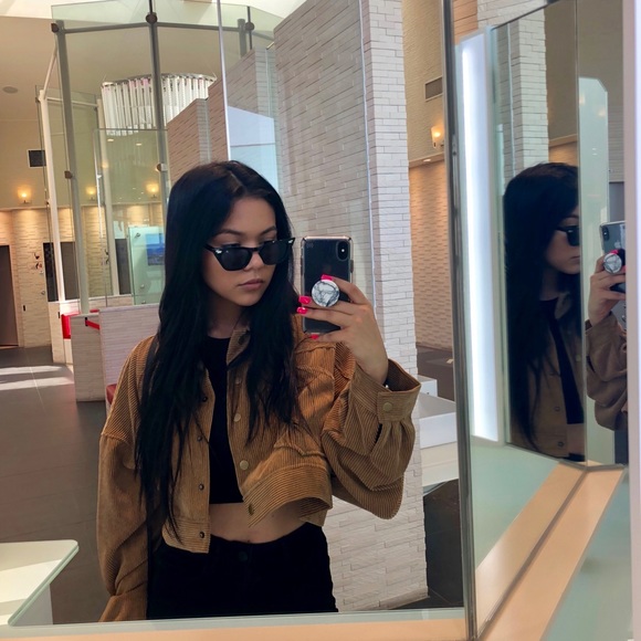 Profile Picture of Syan Jade (@syanjade) on Poshmark