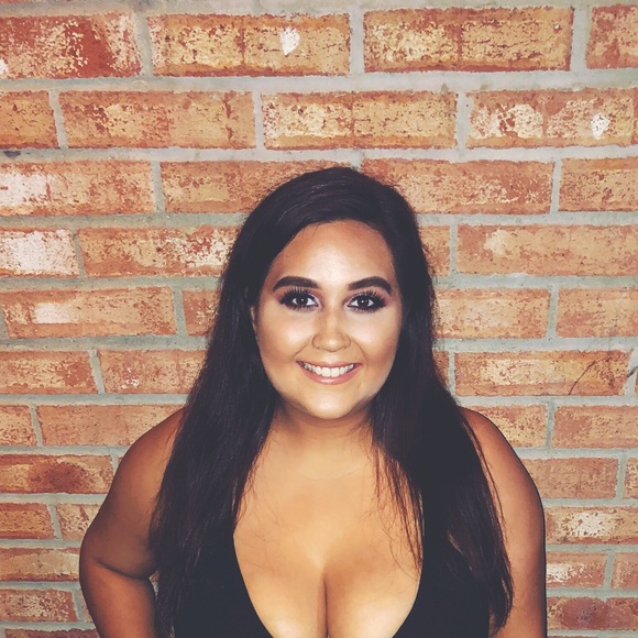 Profile Picture of Kayla Kilburn (@kaylakilburn17) on Poshmark