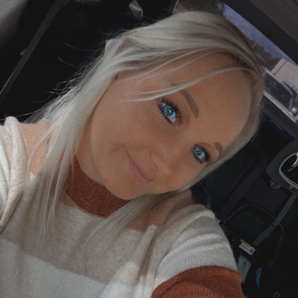 Profile Picture of Kelsey Retherford (@kelseyrether237) on Poshmark