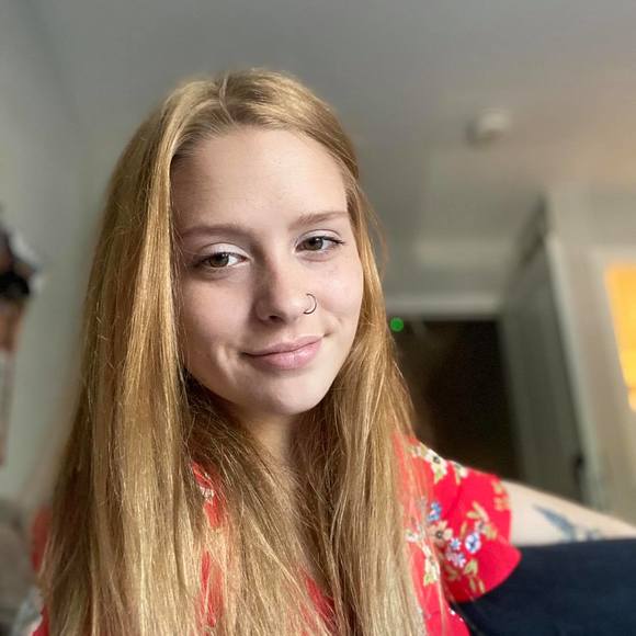 Profile Picture of Jamie-lee Davey (@jamieleedavey8) on Poshmark
