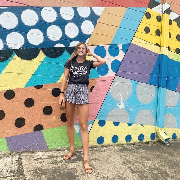 Profile Picture of Shayna Phillips (@shayna_sue) on Poshmark