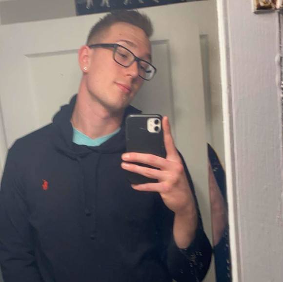 Profile Picture of Anthony Dunar (@anthony8047153) on Poshmark