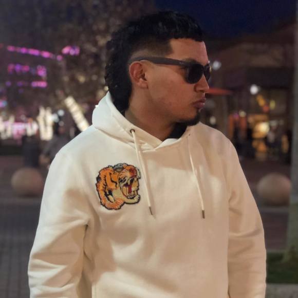 Profile Picture of Enoc Martinez (@enoc777) on Poshmark
