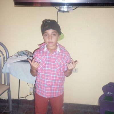 Profile Picture of Kevin De Cande  ♥ (@ComAhq) on Twitter