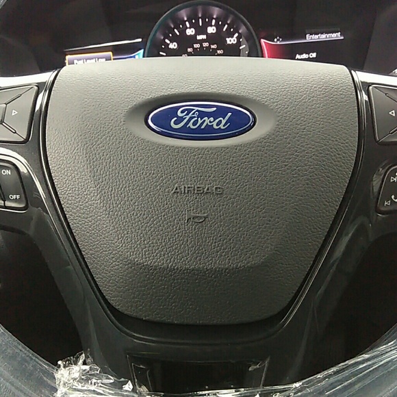 Profile Picture of Dirk Perry (@diggla7414) on Poshmark