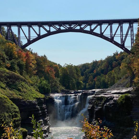 Profile Picture of Loren Gifford (@lmg0322) on Poshmark