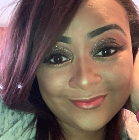 Profile Picture of Andrea Hughes (@annie19901) on Poshmark