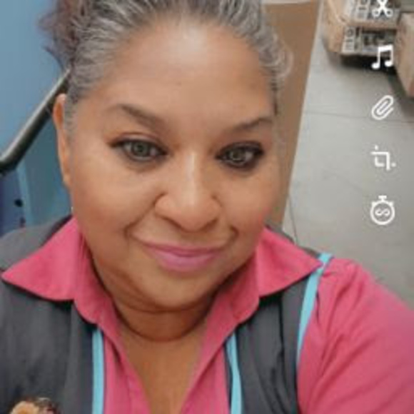 Profile Picture of Lily Todd (@lilytodd1964) on Poshmark
