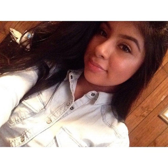 Profile Photo of Jessica Zamora (@jzamora1744) on Poshmark